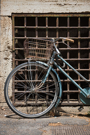 Roman Bike, Vertical