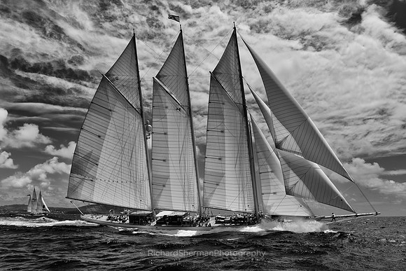 Full Sails BW