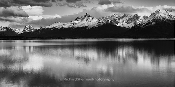 Lago Argentino BW Panorama